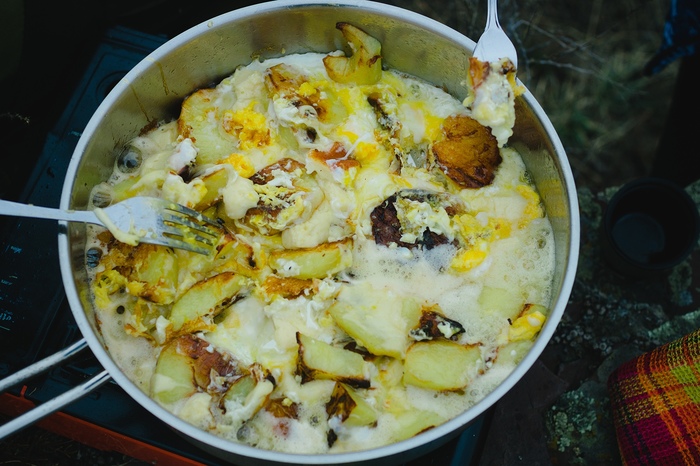 Potatoes with eggs and a pinch of cheese - My, Food, Recipe, Nature, , Field kitchen