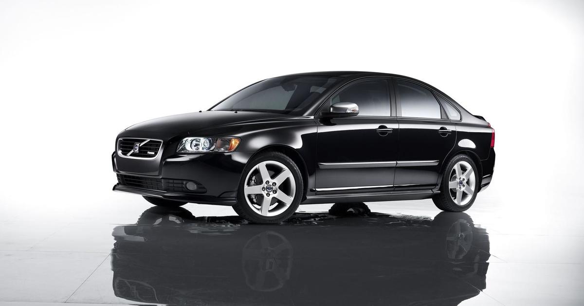 S 40 15. Volvo s40 r Design. Volvo s40 II R-Design. Вольво s40 черная. Вольво s40 2011.