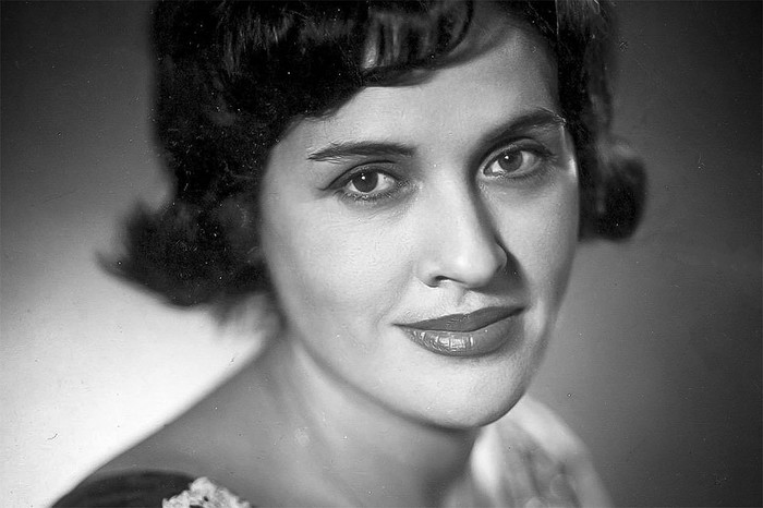 В субботу, 22 марта, на 92-м году жизни умерла советская эстрадная певица Валентина Дворянинова.