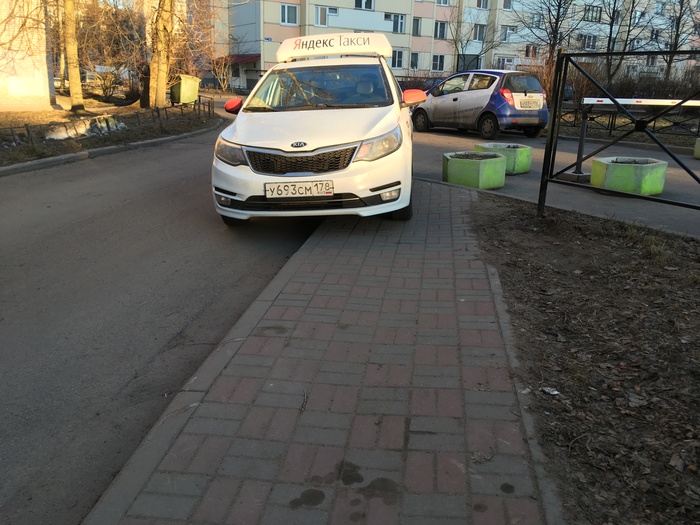 Parking Yandex Taxi - My, Yandex Taxi, Sidewalk, Неправильная парковка, Traffic police, Appeal, Longpost