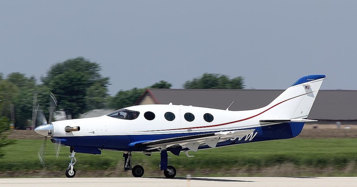 Самолет e55. Epic aircraft e1000. Epic plane. Epic lt самолет. Самолет эпос.