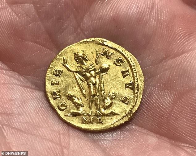 When even one coin is a treasure - Great Britain, Treasure, Coin, Find, , Gold, Lenta ru, Daily mail, Longpost