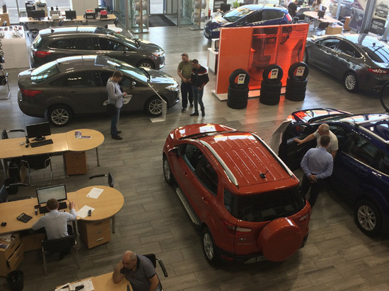 Россияне в преддверии подорожания активно скупают машины в кредит