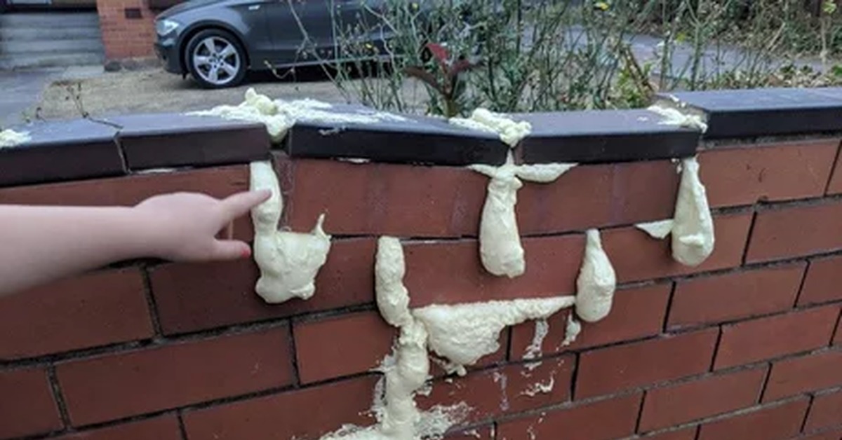 И так сойдет ремонт. Починил синяя изолента. Психанул демотиватор. Прикольный ремонт в квартире. Шутки про синюю изоленту.