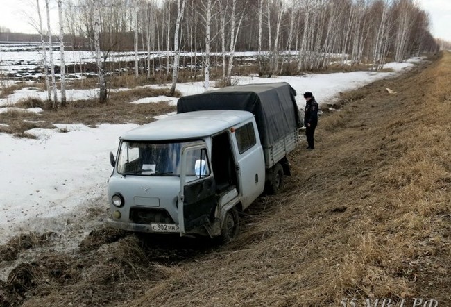 В Омской области бомж выпил поминальной водки и угнал фургон с кладбища - Обычный день, Омск, Вечеринка, Малинки