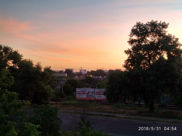 Sometimes I take pictures with my phone when I go home from work in the morning. - The photo, My, dawn, Photo on sneaker, Xiaomi Mi A1