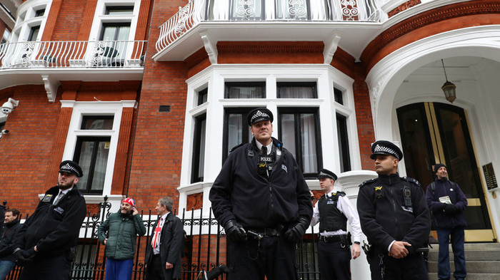 British police arrest Assange - Wikileaks, Video, Longpost, Politics, Society, Arrest, Great Britain, Ecuador, Russia today, Julian Assange