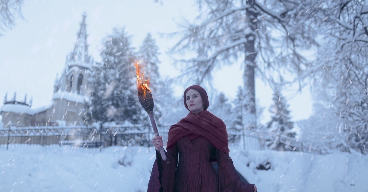 Красная ведьма игра. Мелисандра с факелом. Рыжая ведьма из игры престолов.