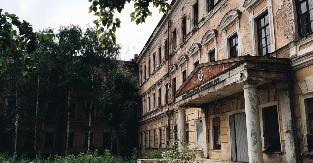 Училище имени гагарина. Оренбургское военное авиационное училище летчиков. Училище Гагарина в Оренбурге. Оренбург летное училище Гагарин. Гагарин в Оренбургском летном училище.