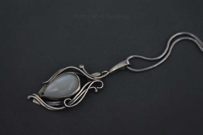 Delicate pendant - My, Decoration, Fantasy, Elves, Minimalism, Wire wrap, Needlework without process, Silver, Longpost, Pendant