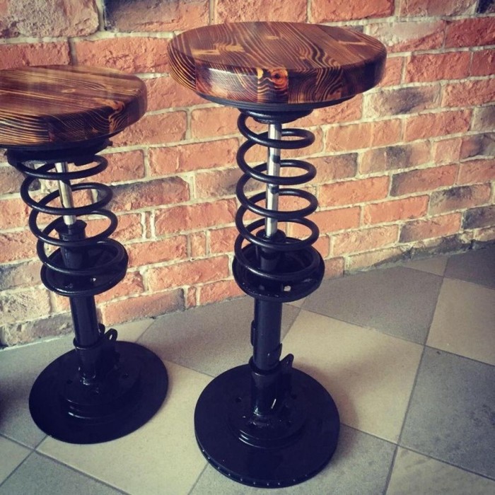 Табурет из запчастей