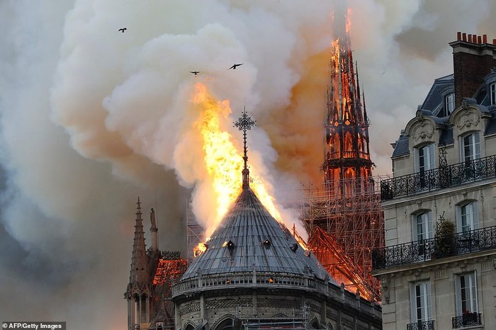 There won't be anything left. Notre Dame Cathedral burnt down... - Fire, Notre dame cathedral, Kick-ass, Video, Longpost, Paris, France