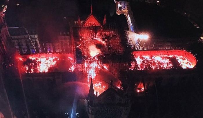Hmm... and for some reason the scaffolding didn't melt and collapse. - My, Notre dame cathedral, , Coincidence, Fire, Vtc