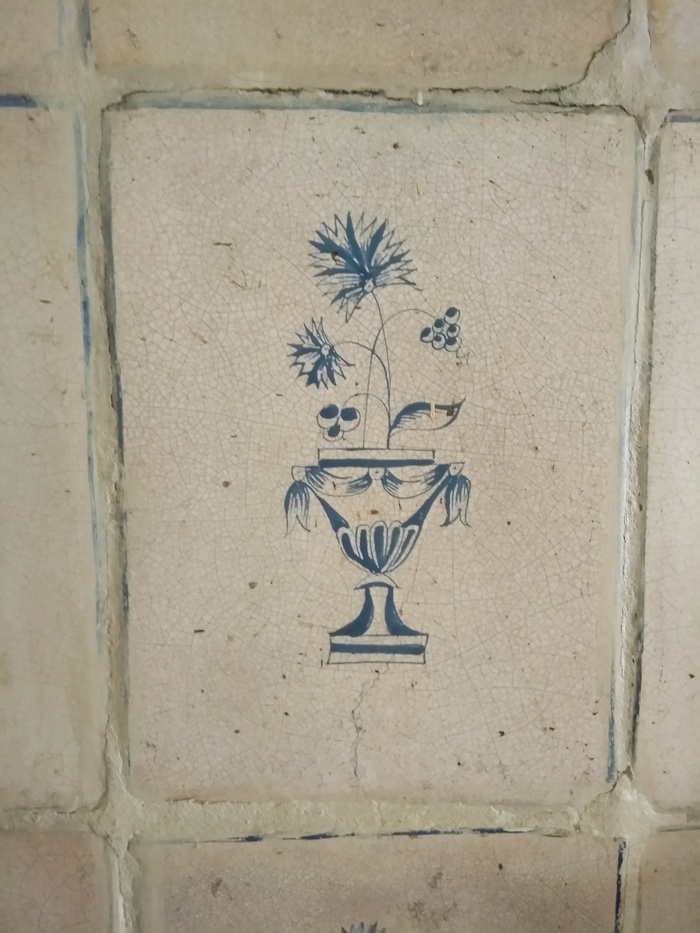 An old tile on my stove. - My, Stove, Tiles, Flowers