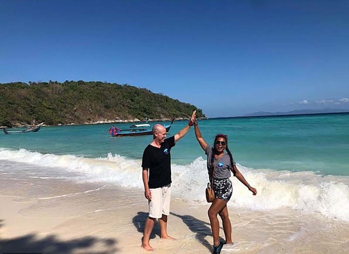 В Таиланде парню, построившему дом на воде, грозит смертная казнь. Паттайя, США, Граница, ВМС, Туризм, Индийский океан, Дом, Гифка, Длиннопост, Негатив