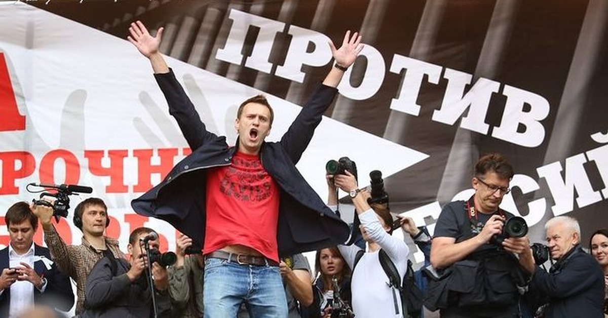 Движения против власти. Навальный революция. Навальный революционер. Кричит на митинге. Оппозиция Навального.