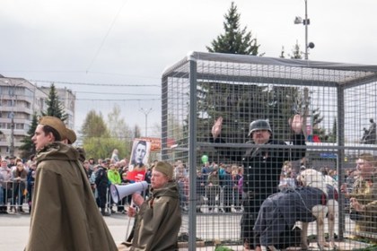 At the parade in Nizhny Tagil, they showed a fascist in a cage - Performance, May 9, Parade, Longpost, May 9 - Victory Day