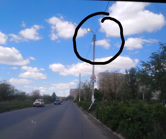 Кому - то темно.