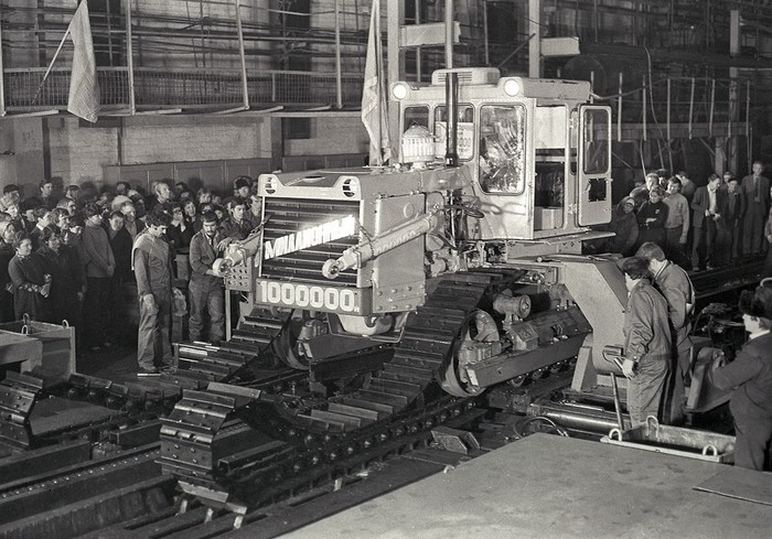 Chelyabinsk Tractor Plant, the millionth tractor rolls off the assembly line. - Story, the USSR, Chelyabinsk, Tractor Plant, Tractor, 1984