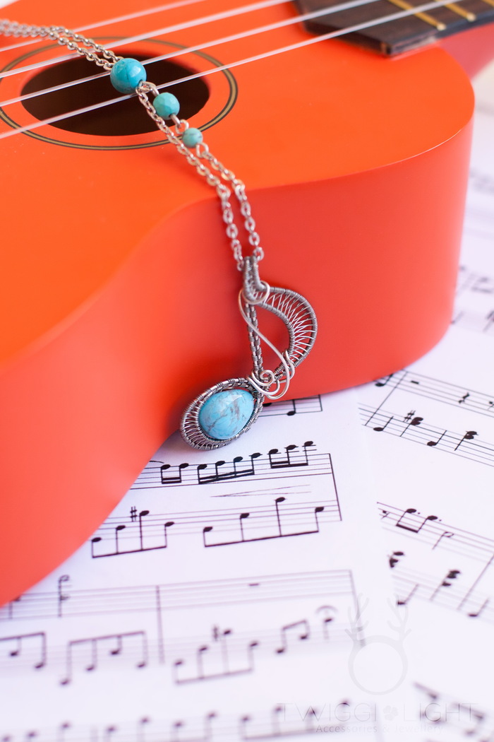 Рукоделие песня. Рукодельница. Венецианов вышивальщица. Импровизация вышивка крестом шоу. Украшения из партитур.