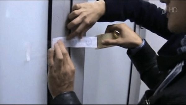 Опечатано... Первый канал, Новости, Крупный план, Гифка, Дверь, Опечатано, Что происходит?