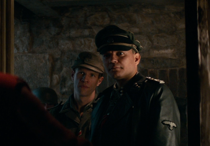 Уникальный утёкший кадр - Эурон Грейджой и капитан золотых мечей проверяют окрестные сёла на наличие партизан с Севера