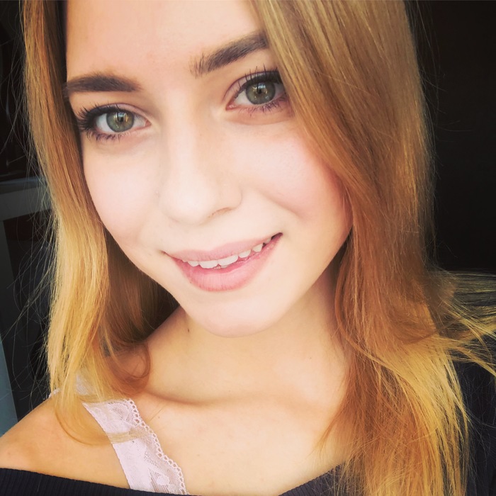 Ищу подругу 21-25 лет. Москва. Для совместного шоппинга и досуга. Совместный поход на фитнес. Территориально живу м. Рассказовка