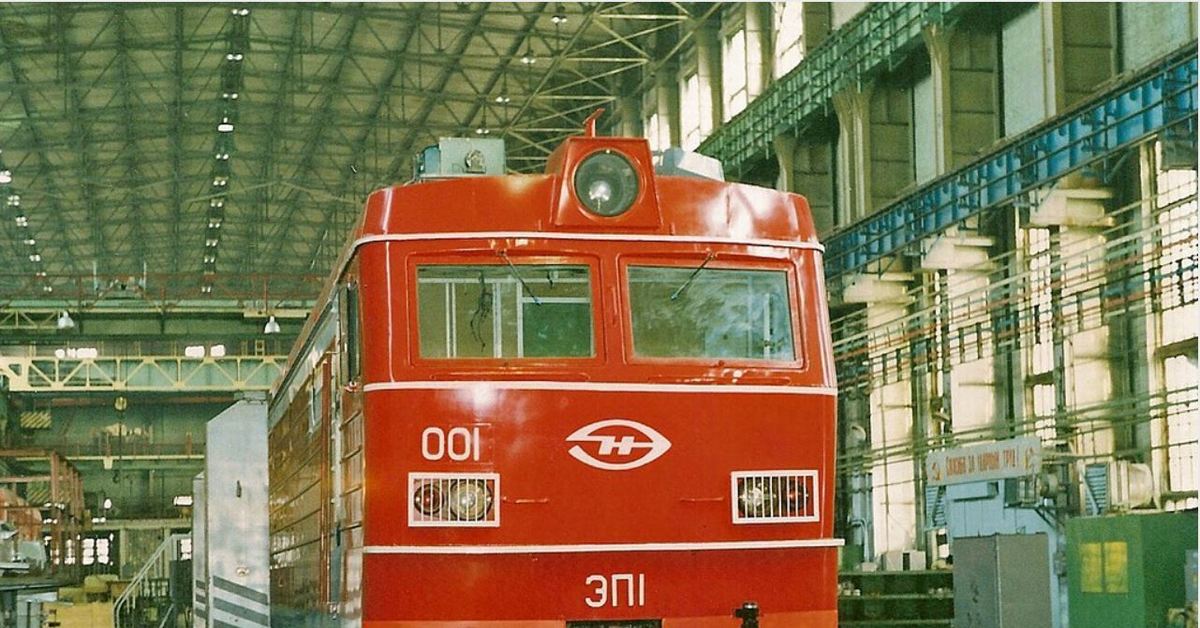 Электричка нэвз рабочих. Локомотив НЭВЗ эп1. Новочеркасский электровозостроительный завод НЭВЗ. Эп1-200 НЭВЗ. Эп1 электровоз пассажирские электровозы.