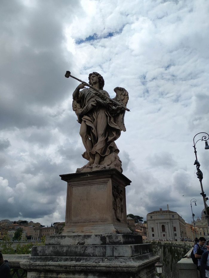 Selfie stick at a Roman statue - My, Rome, Selfie, Selfie stick