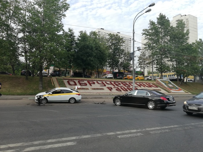 Lucky Taxi Depot - My, Maybach, Taxi, Road accident, Moscow