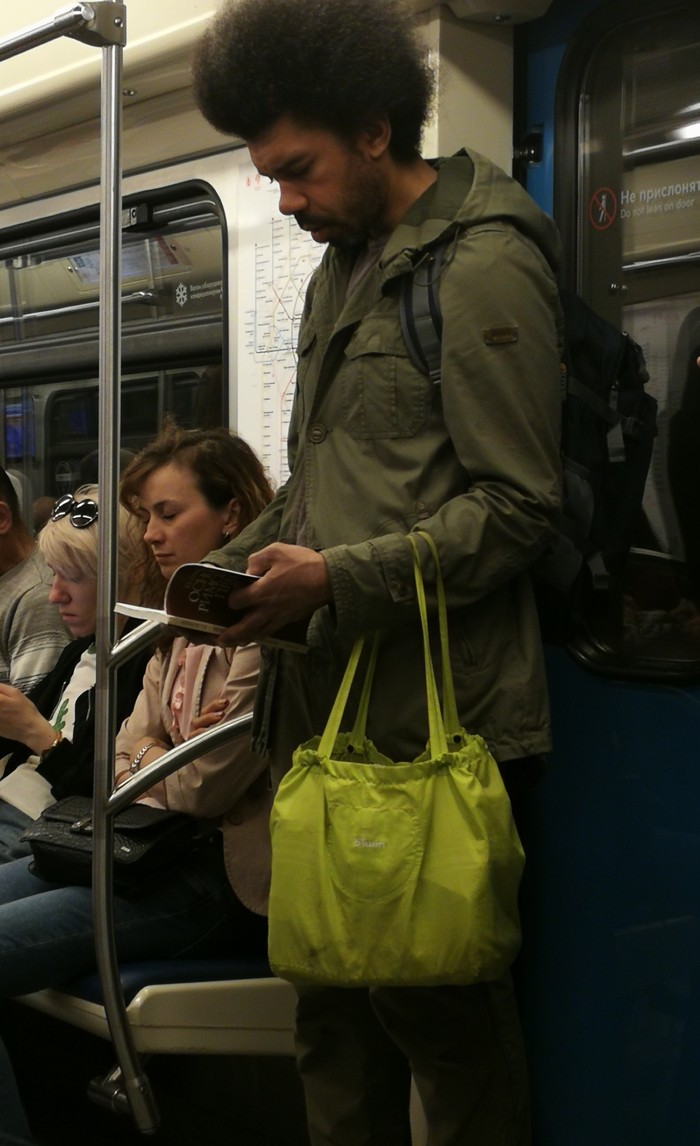 Denzel Washington went down to the subway of the capital with his favorite book) - My, Denzel Washington, The book of life, Moscow Metro, Doubles, Longpost, Black people