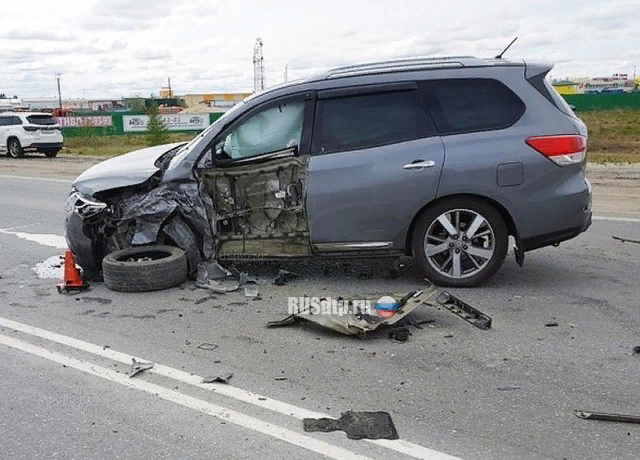 In Novy Urengoy, a drunk colonel of the Ministry of Emergency Situations staged an accident - Road accident, Meeting, Negative, Drunk Driver, Ministry of Emergency Situations, Colonel, New Urengoy, Video, Longpost