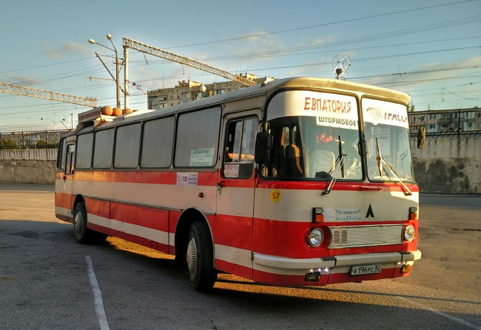 LAZ 699 in Evpatoria - My, Manhole, Evpatoria, Bus, Retro car