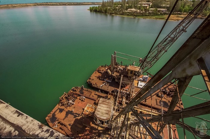 Abandoned Kyrgyzstan. A small cargo port with shipwrecks on Lake Issyk-Kul - My, Kyrgyzstan, Travels, Longpost, Port, Abandoned, , Ship