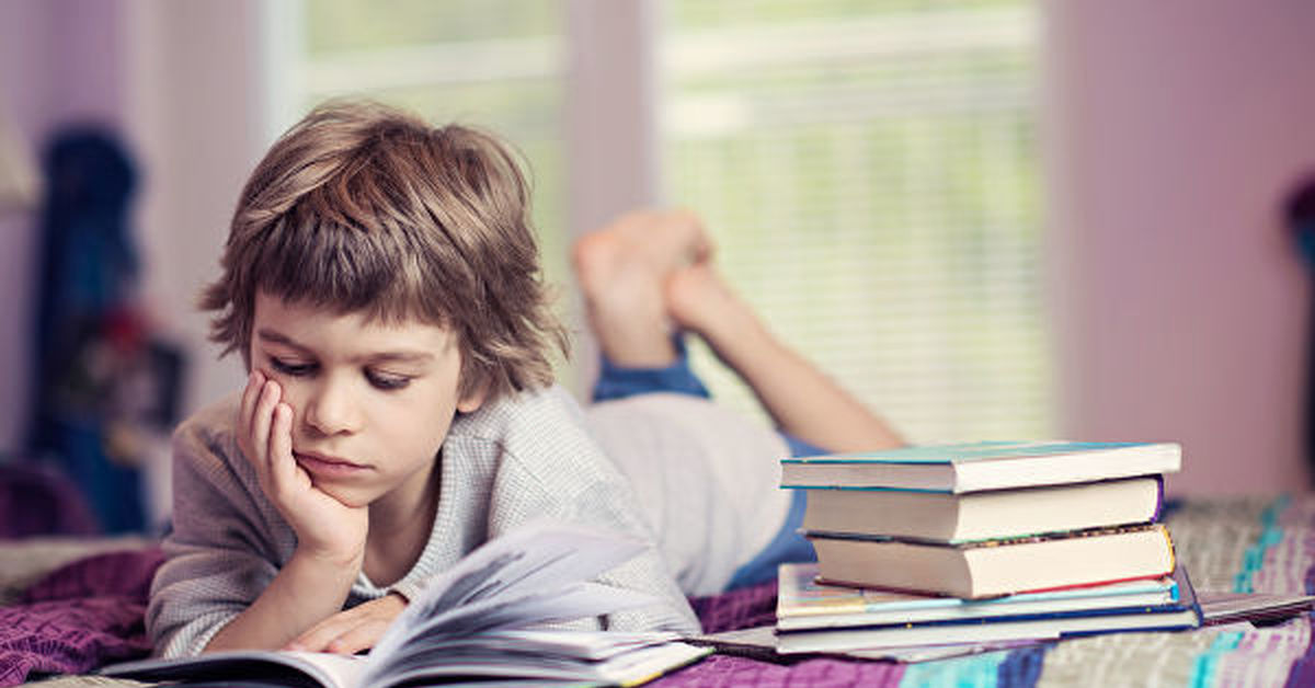 She is reading a book. Книги. Книга для…. Раннее чтение глазами профессионалов картинка. Специалисты про ранее чтение.