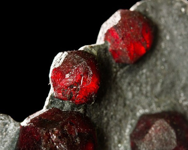 Red coals from Massachusetts - My, Minerals, Garnet, Gems, beauty, Collecting, Mineralogy, Natural stones, A rock, Longpost