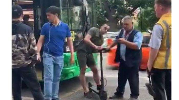 He hit the bus driver and got hit by a jeep: an investigation has been launched against an Almaty citizen - Kazakhstan, Finished, Kick scooter