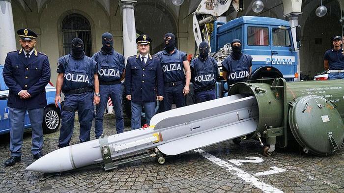 Air-to-air missile seized from neo-Nazis in Italy - Italy, Rocket, Neo-nazism, Weapon, Police, media, news, Media and press