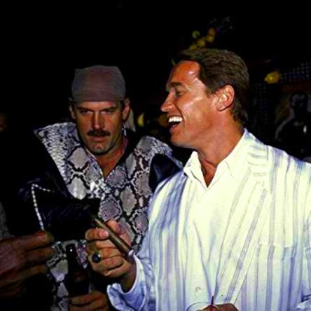 Arnold Schwarzenegger, Jesse Ventura and Carl Weathers at the premiere of the sci-fi action movie Predator, 1987. - Arnold Schwarzenegger, Carl Weathers, Predator, Premiere, 80-е, Longpost, Jesse Ventura, Celebrities, Predator (film)