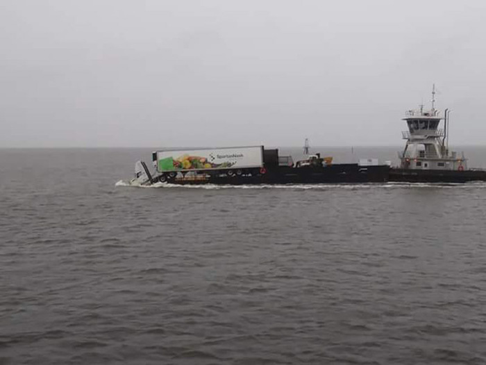 Wanted to drink! - Dalnoboy, Wagon, Water, Ferry, Truckers