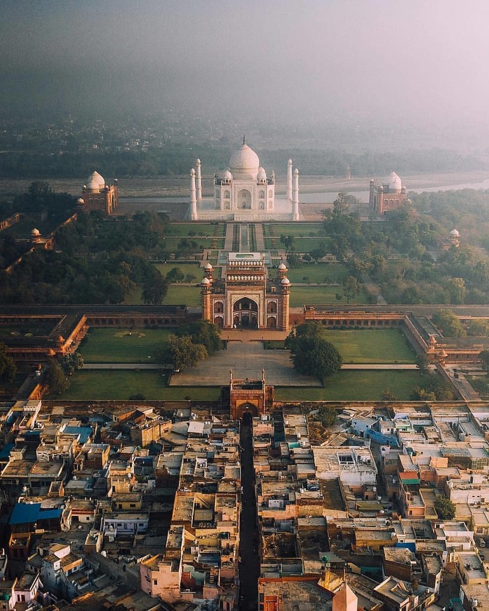 Contrasts of India - Taj Mahal, India, Contrast, Poverty, The photo
