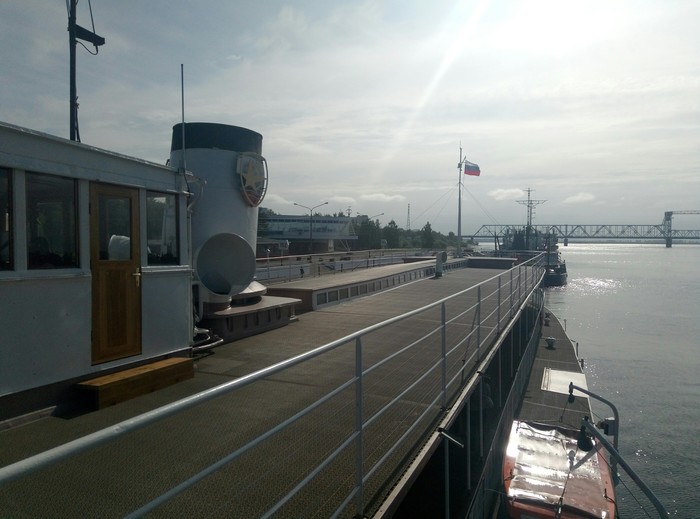 От пристани отчалил белый Параход ... | Пикабу