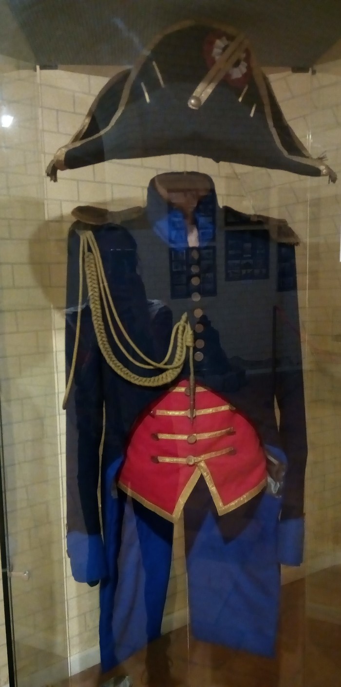 Who owned the form - Military history, Military uniform