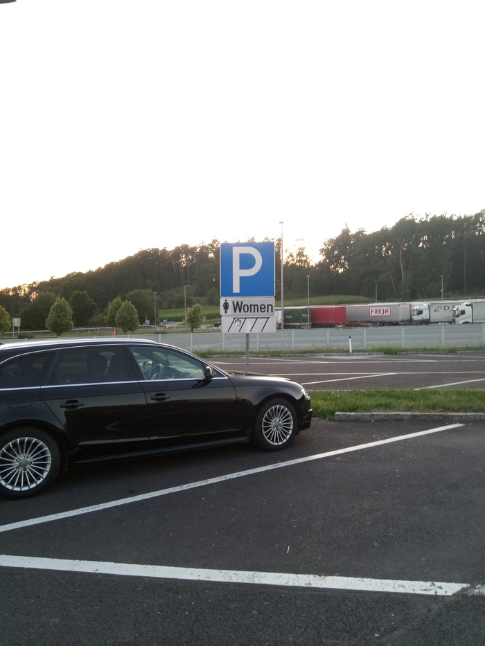 Tolerance in reverse? - My, Tolerance, Austria, Parking, Woman driving