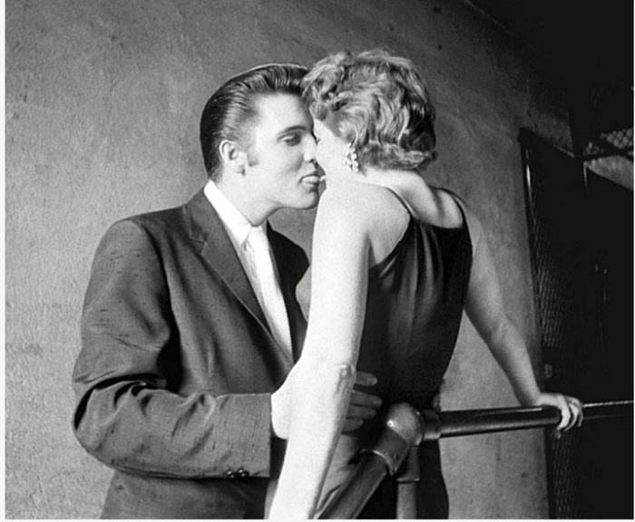 The Kiss by Alfred Wertimer, Vanity Fair, 1956 - Elvis Presley, Kiss, Love story, Vanity Fair, 1956, Stranger, Longpost