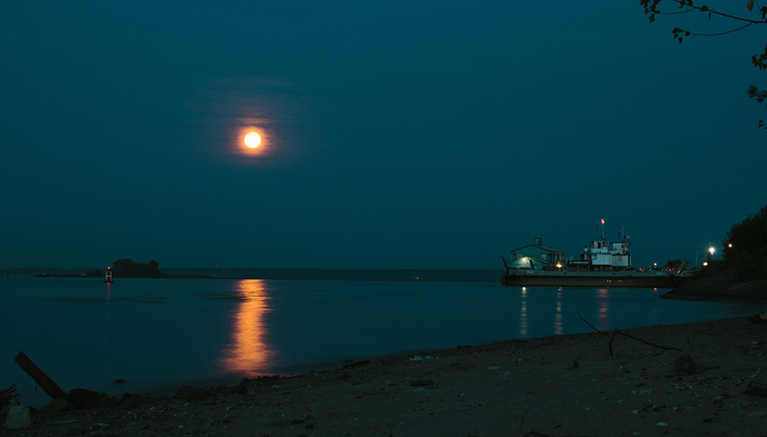 At the ferry - My, Canon 600D, Canon, Beginning photographer, Kazan, Crossing, moon