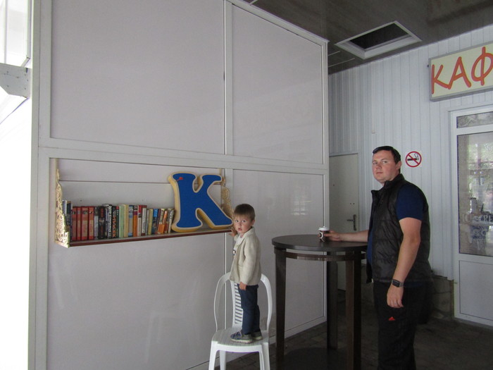 Coffee, muffin and ... read. In Millerovo, a people's library operates in a cafe - Books, Millerovo, Reading, Cafe