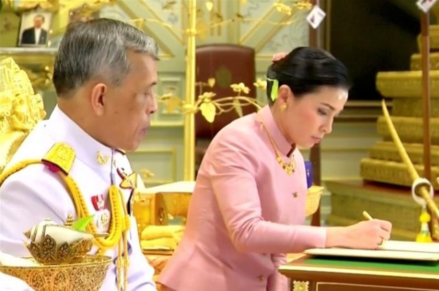 The king of Thailand officially recognized his mistress as his second consort - King, Thailand, Relationship, Longpost, Polygamy, Maha Vajiralongkorn