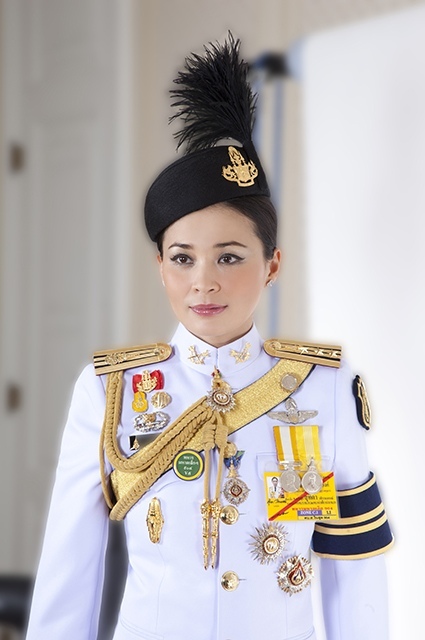 The king of Thailand officially recognized his mistress as his second consort - King, Thailand, Relationship, Longpost, Polygamy, Maha Vajiralongkorn