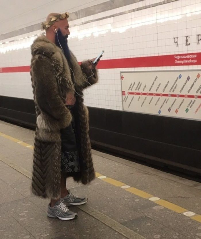 Hercules in the subway - Heroes, At minimum salaries, Look stylish, Modernity, Metro SPB